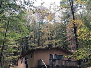 142 Swallow Ct, Bushkill, PA 18324