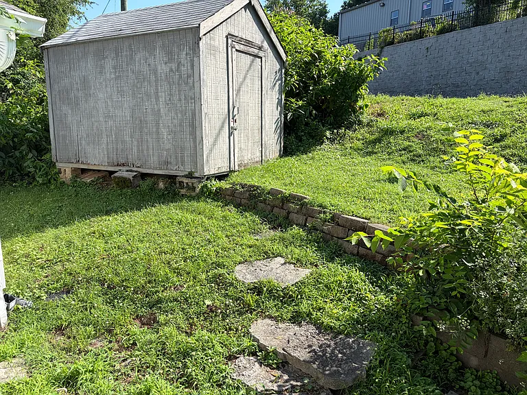 1916 Seminole Ave — Photo 9