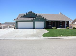 1768 E Whitlatch Dr, Lancaster, CA 93535