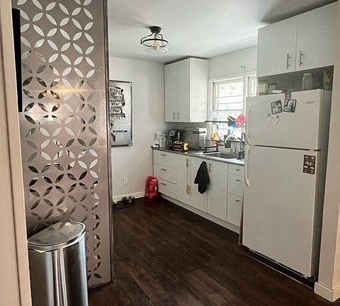 3rd image of 618 Montrose St