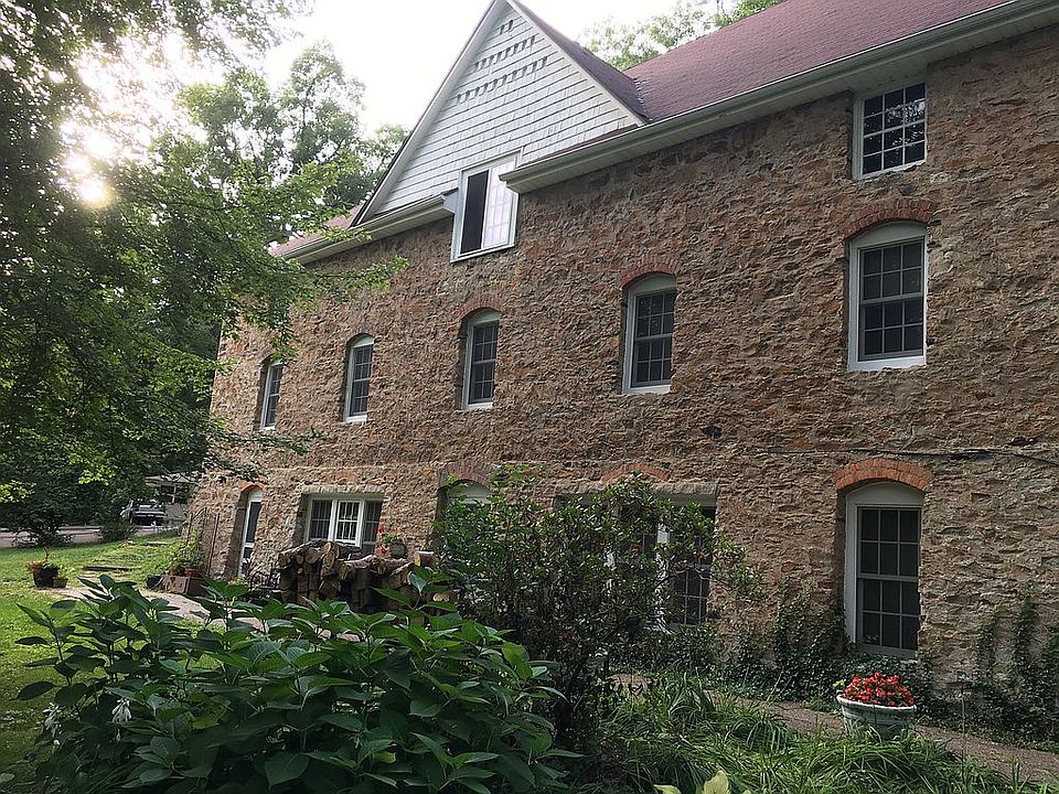 2nd image of 2801 River Heights Rd