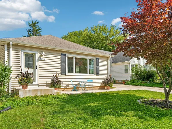 4628 N Hollywood Ave, Whitefish Bay, WI 53211