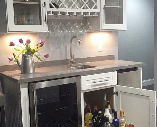 Wet bar in kitchen