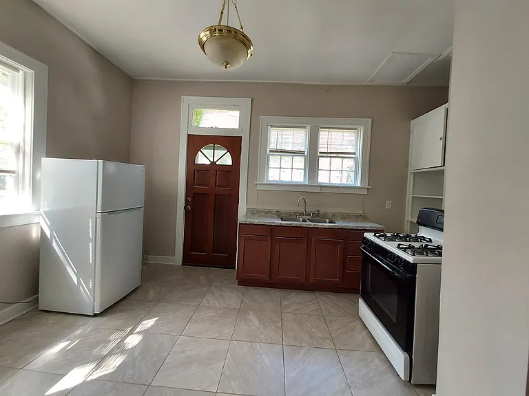 103 NE Roanoke Ave #2 — Photo 5
