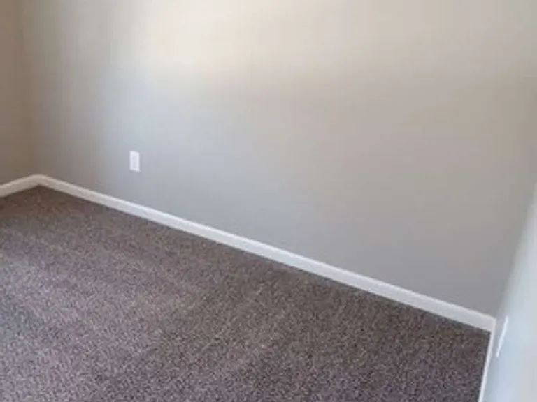 2409 NE Carousel Cir — Photo 10