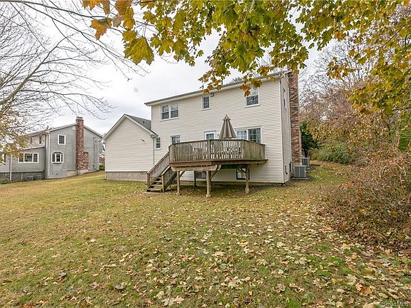 5th image of 138 Emerson Dr