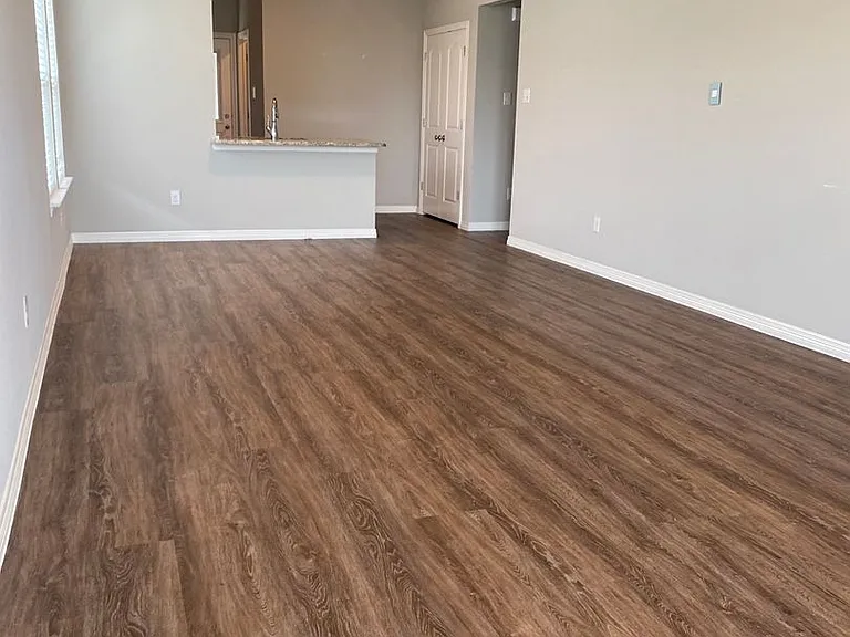 136 Arnold Ave — Photo 2