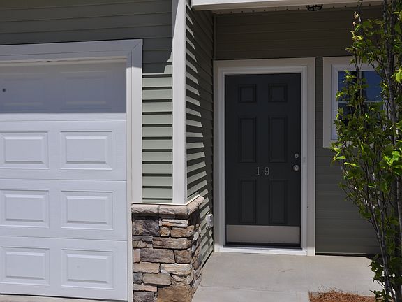 3rd image of 19 Harvest Bell Ln