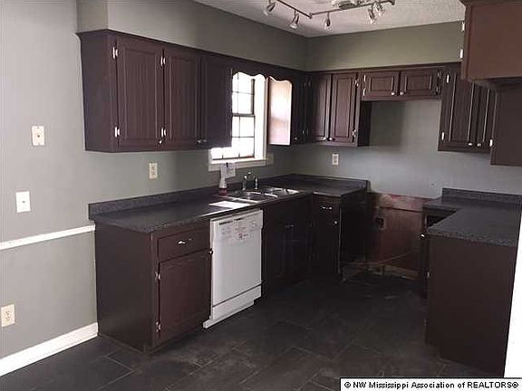 5th image of 516 Southwick Dr