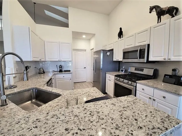 46 Pinnacle Cv — Photo 1