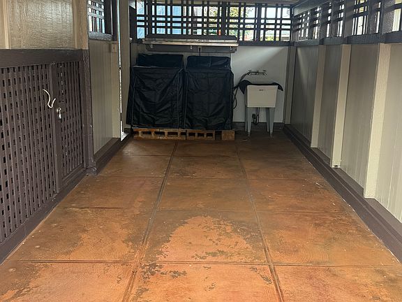 Single stall carport
Washer and dryer