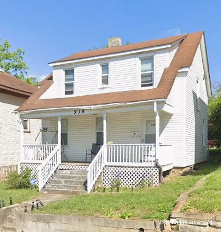 3 Bedroom 1 Bath Located in Southeast Roanoke! — Photo 1