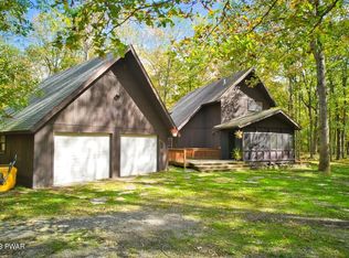 107 Redstart Ct, Hawley, PA 18428