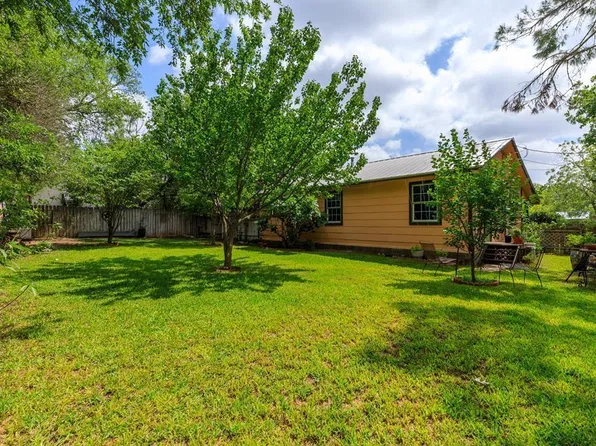 406 Bluebonnet St, Fredericksburg, TX 78624