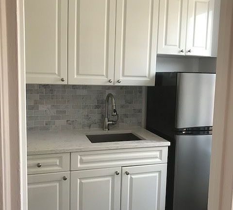 3rd image of 200 W 15th St APT 9B