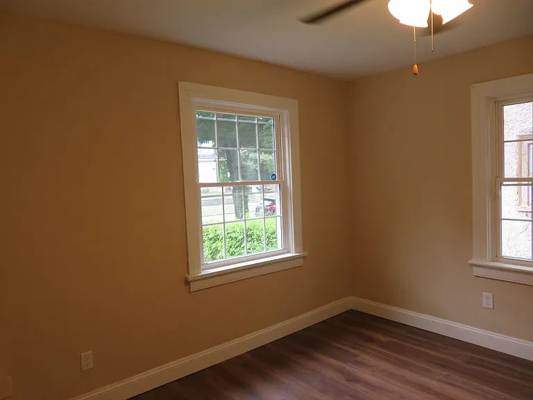 331 Glenwood Ct — Photo 8