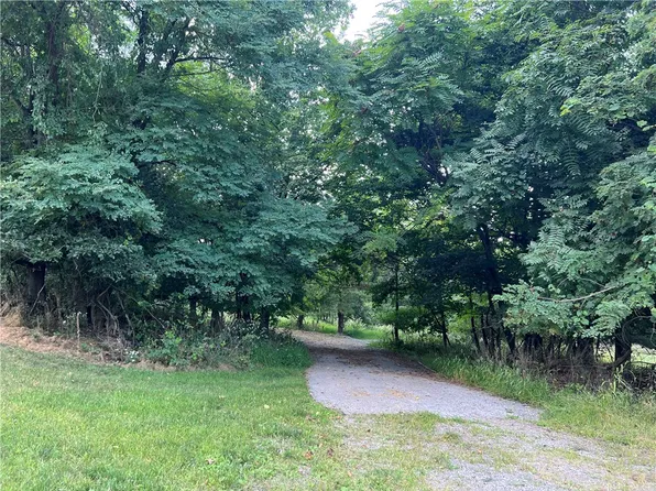 475 Bower Hill Rd, Venetia, PA 15367