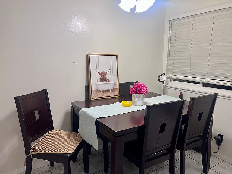 Cloverglen Dr — Photo 5