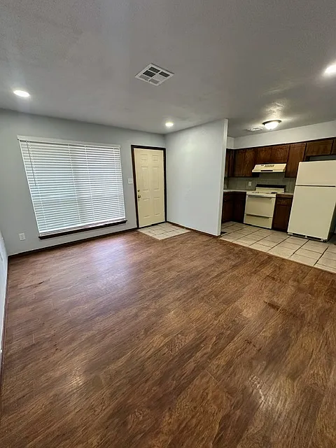 225 Bull Run St — Photo 4