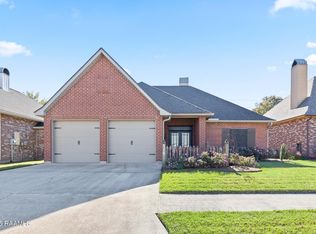 516 Kings Cove Cir, Lafayette, LA 70508