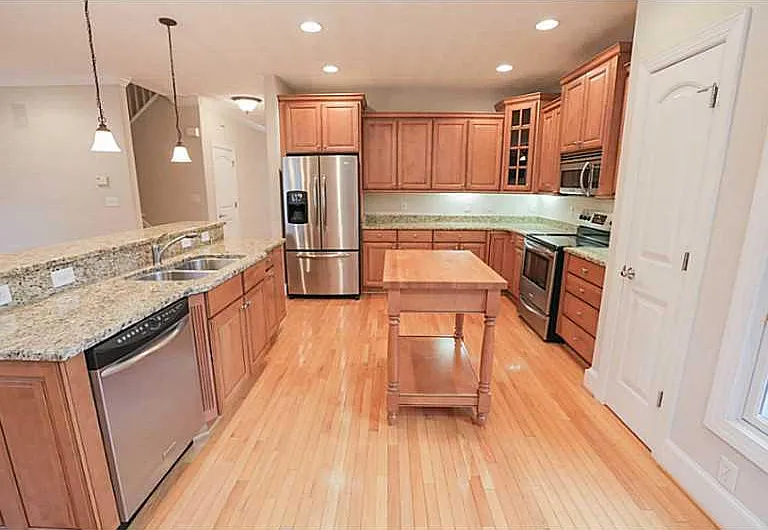 1325 Buckingham Ave — Photo 30