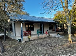 82 Laurel Ln, Concan, TX 78838