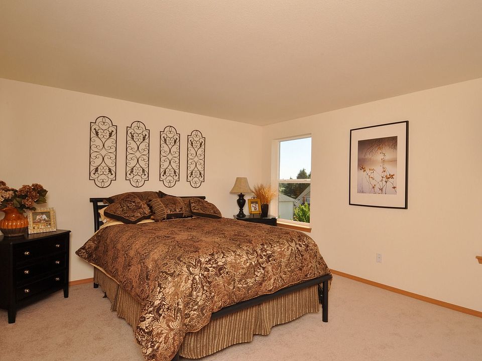 1st image of 425 Green Acres Pl