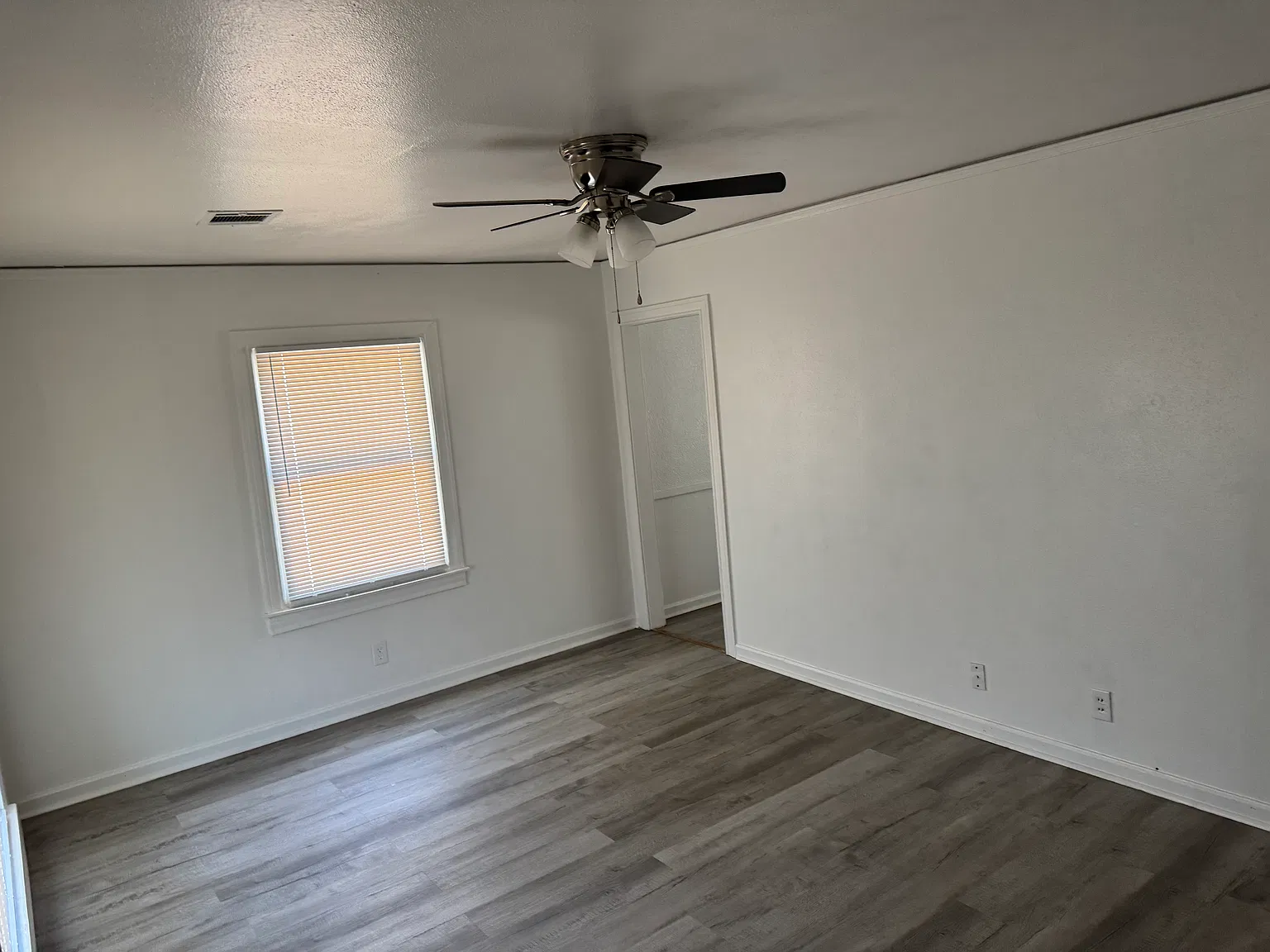 2 bed, 939 sqft, $1,350 — Photo 4