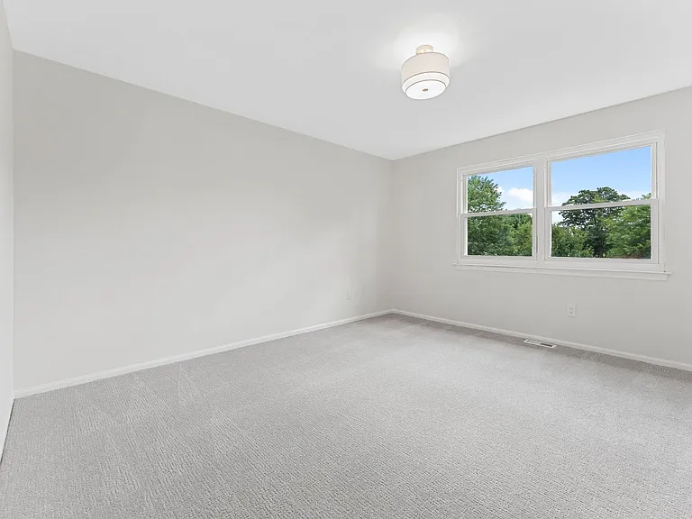 7 Andrea Dr — Photo 21