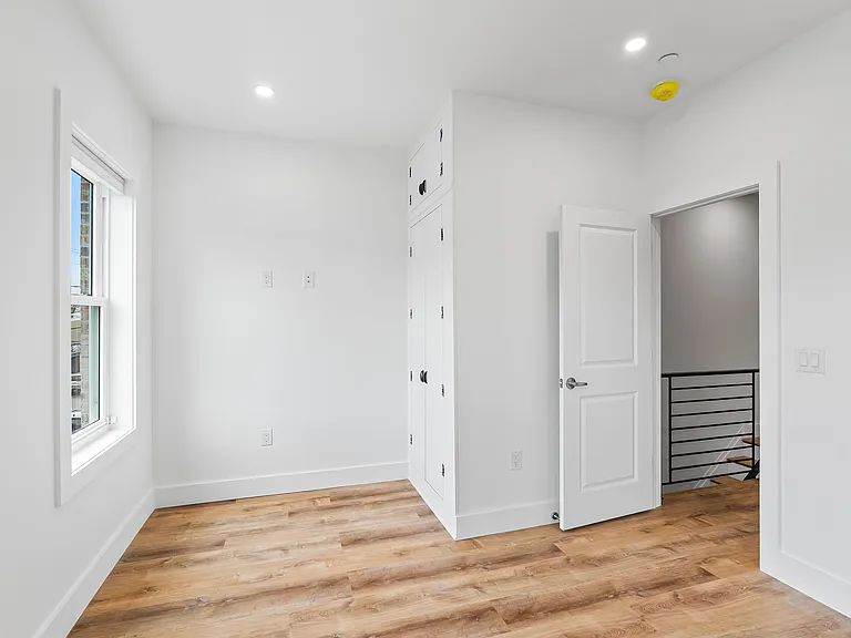 442 W Queen Ln #2 — Photo 18