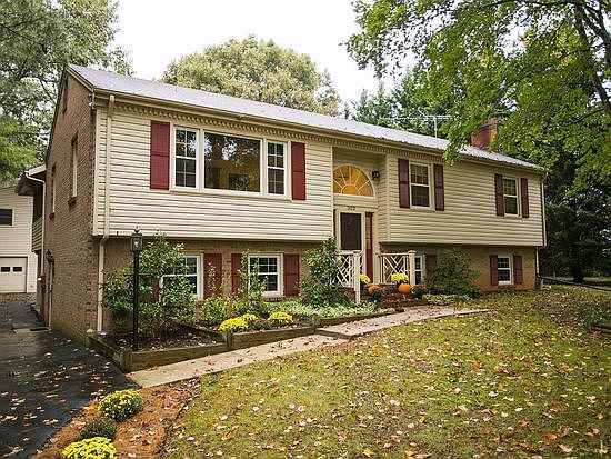 1st image of 303 Valleywood Dr