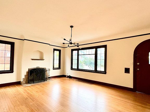 3rd image of 5719 25th Ave NE