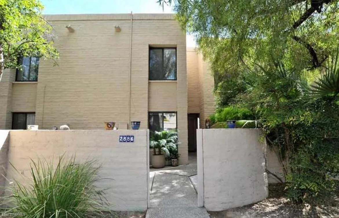 2886 E Sierra Vista Rd — Photo 1