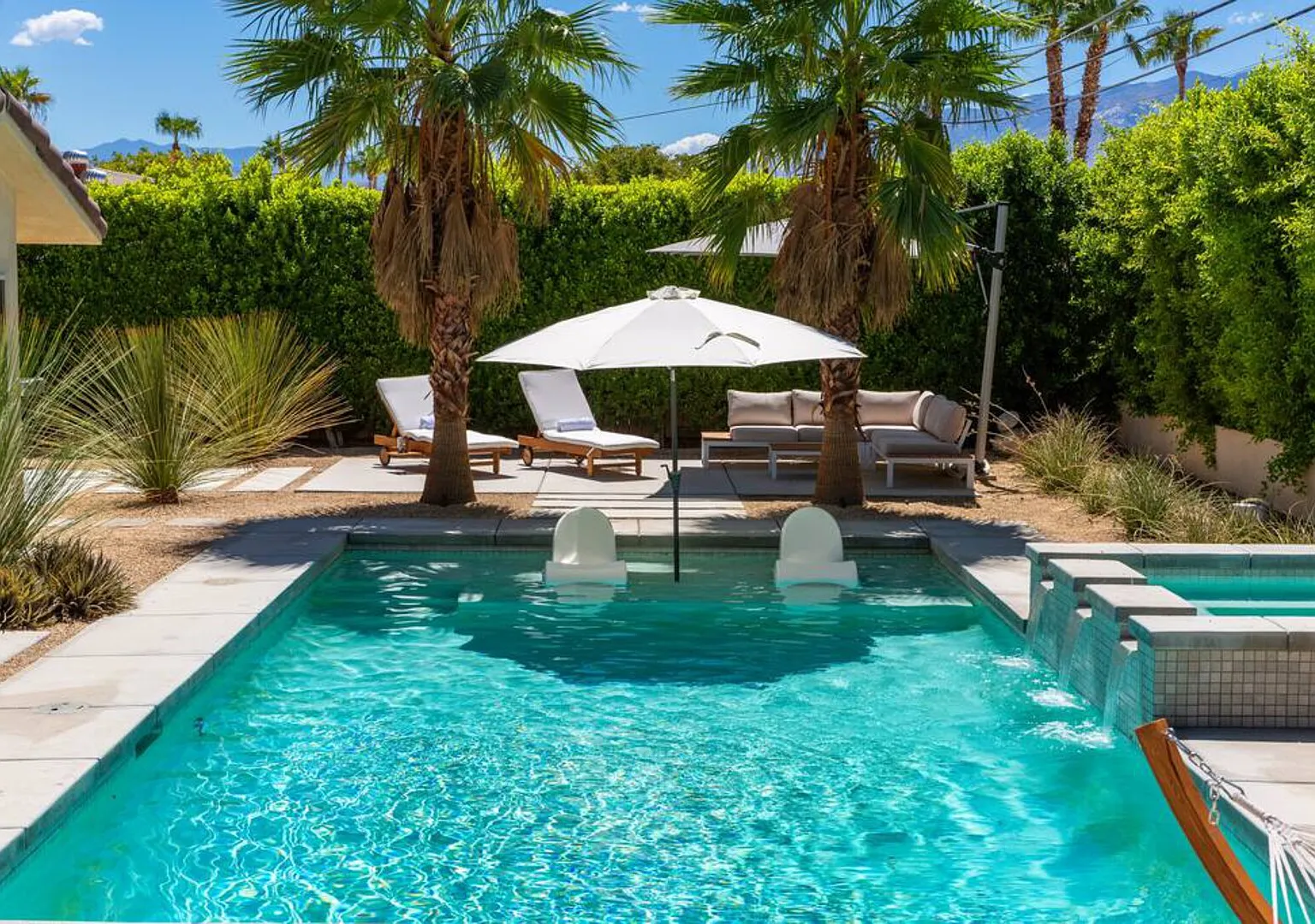 Palm Springs Luxury: Pool, Hot Tub & Downtown Access — Photo 2