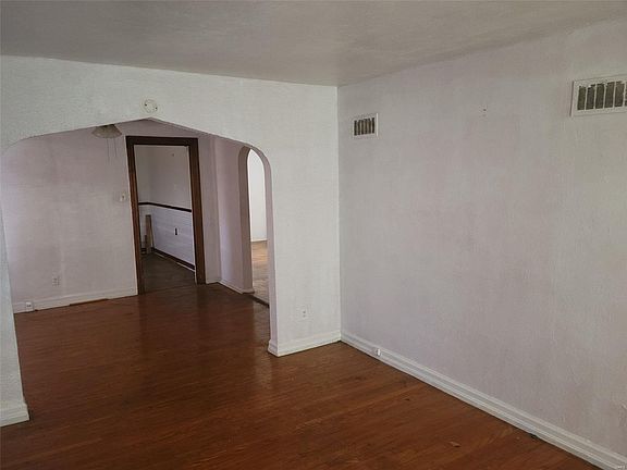 4th image of 8738 Acacia Dr