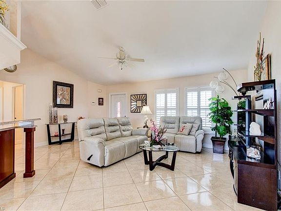 3rd image of 2216 NE 5th Pl