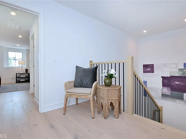 4641 Cahuenga Blvd — Photo 24