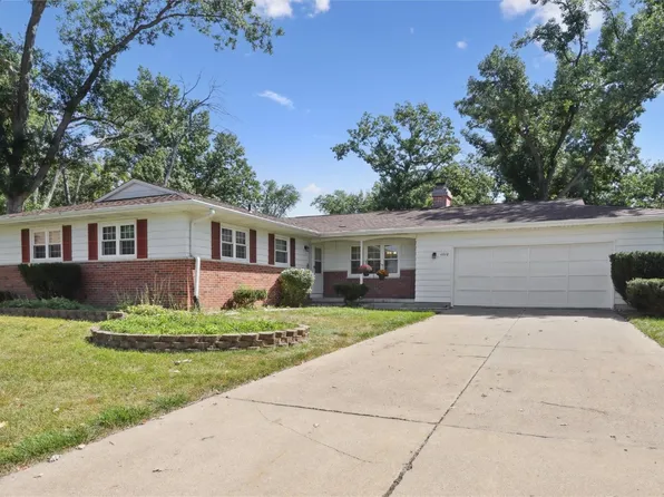 4610 Marsue Cir NE, Cedar Rapids, IA 52402