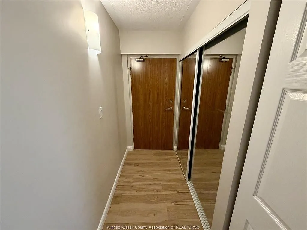 2 bed, 1.0 bath, $1,650 — Photo 4