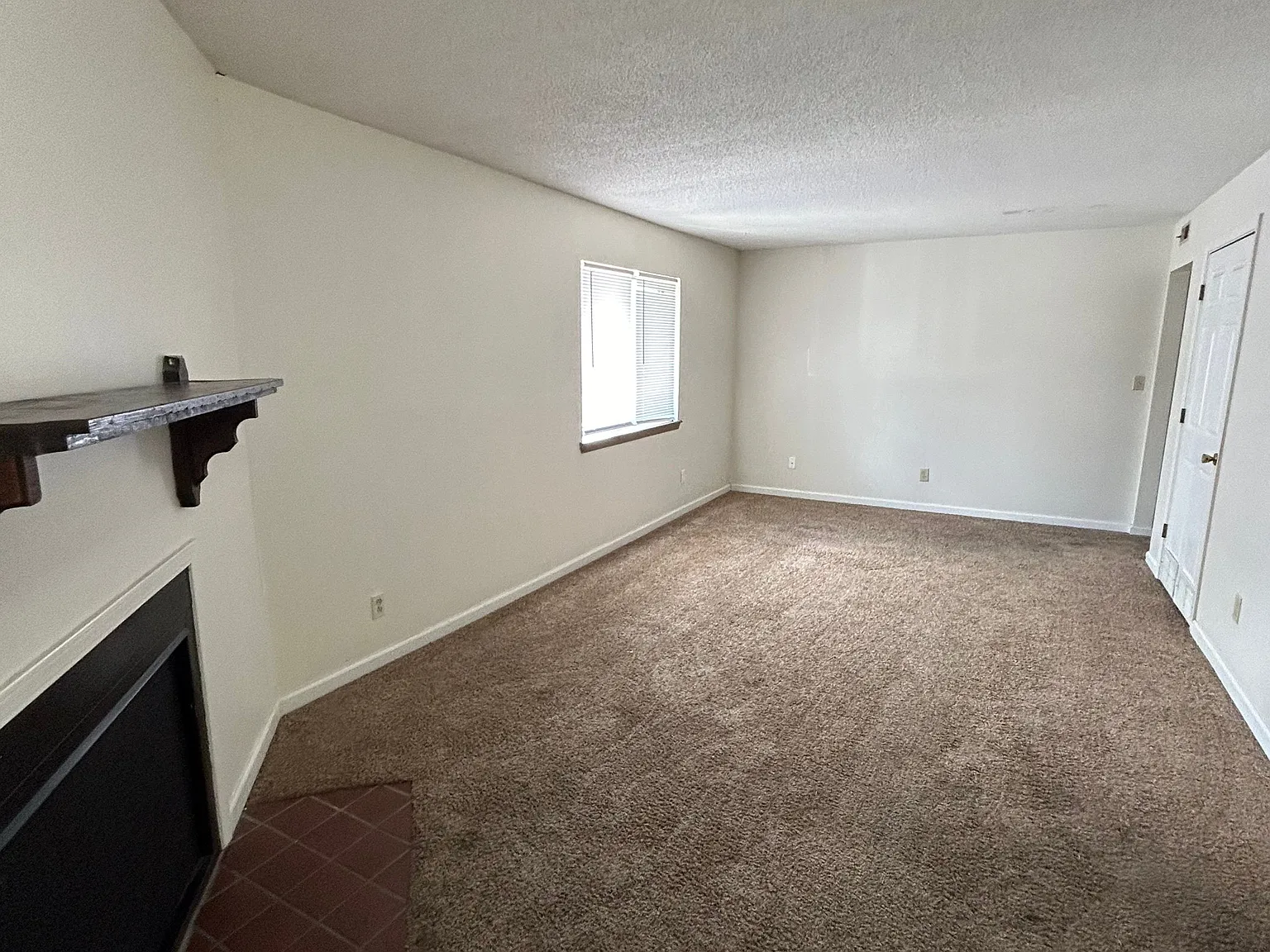 2 bed, 700 sqft, $900 — Photo 2