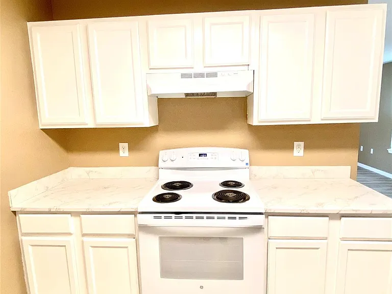 411 Lindley Dr — Photo 10