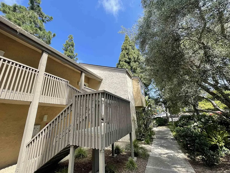 8571 Villa La Jolla Dr #L — Photo 1
