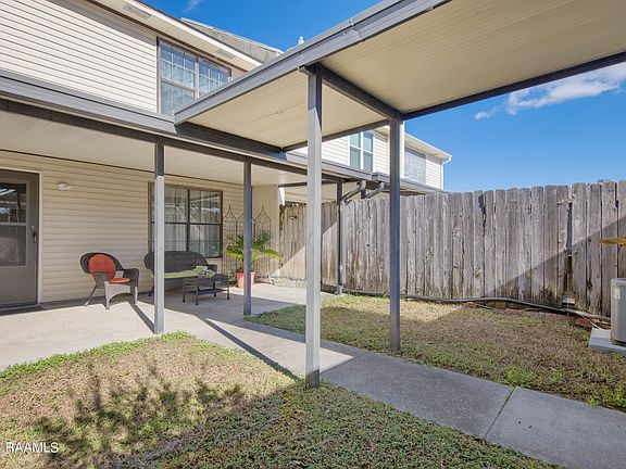 2nd image of 211 Woodland Cir