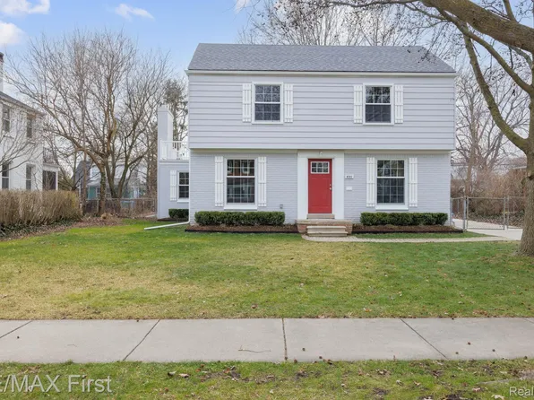 1727 Hollywood Ave, Grosse Pointe Woods, MI 48236