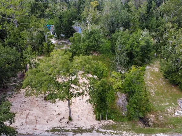 24 E Pine Ave, Eastpoint, FL 32328