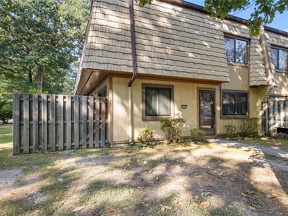2nd image of 1442 Ventura Way