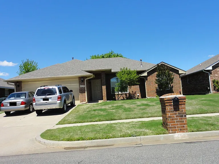 1629 Creekside Ln — Photo 1