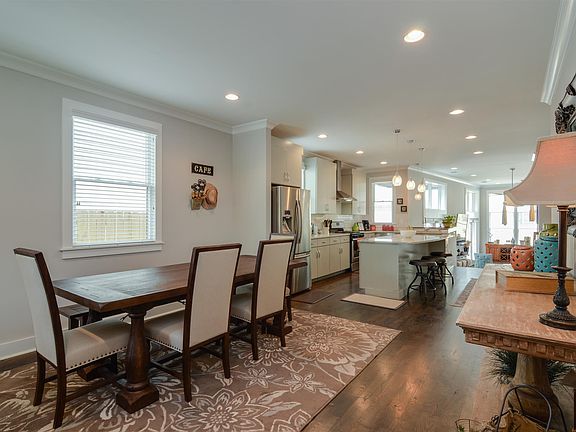 4th image of 904 15th Ave S #A