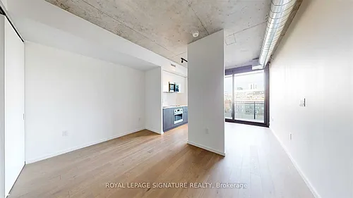 21 Lawren Harris Sq Photo 1