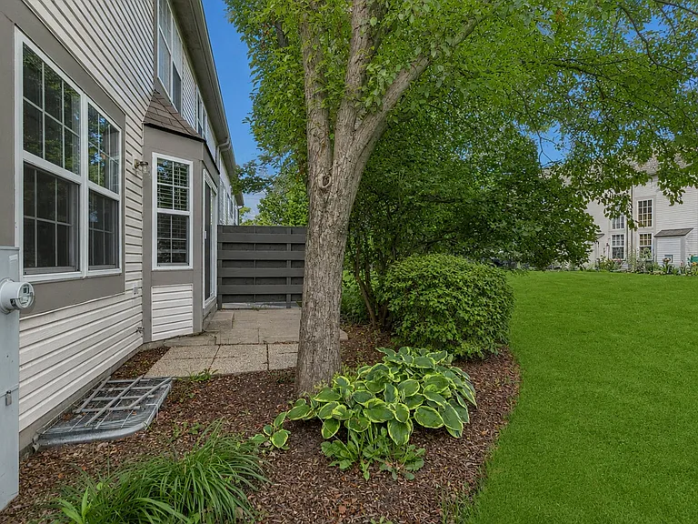 651 Lancaster Cir — Photo 5